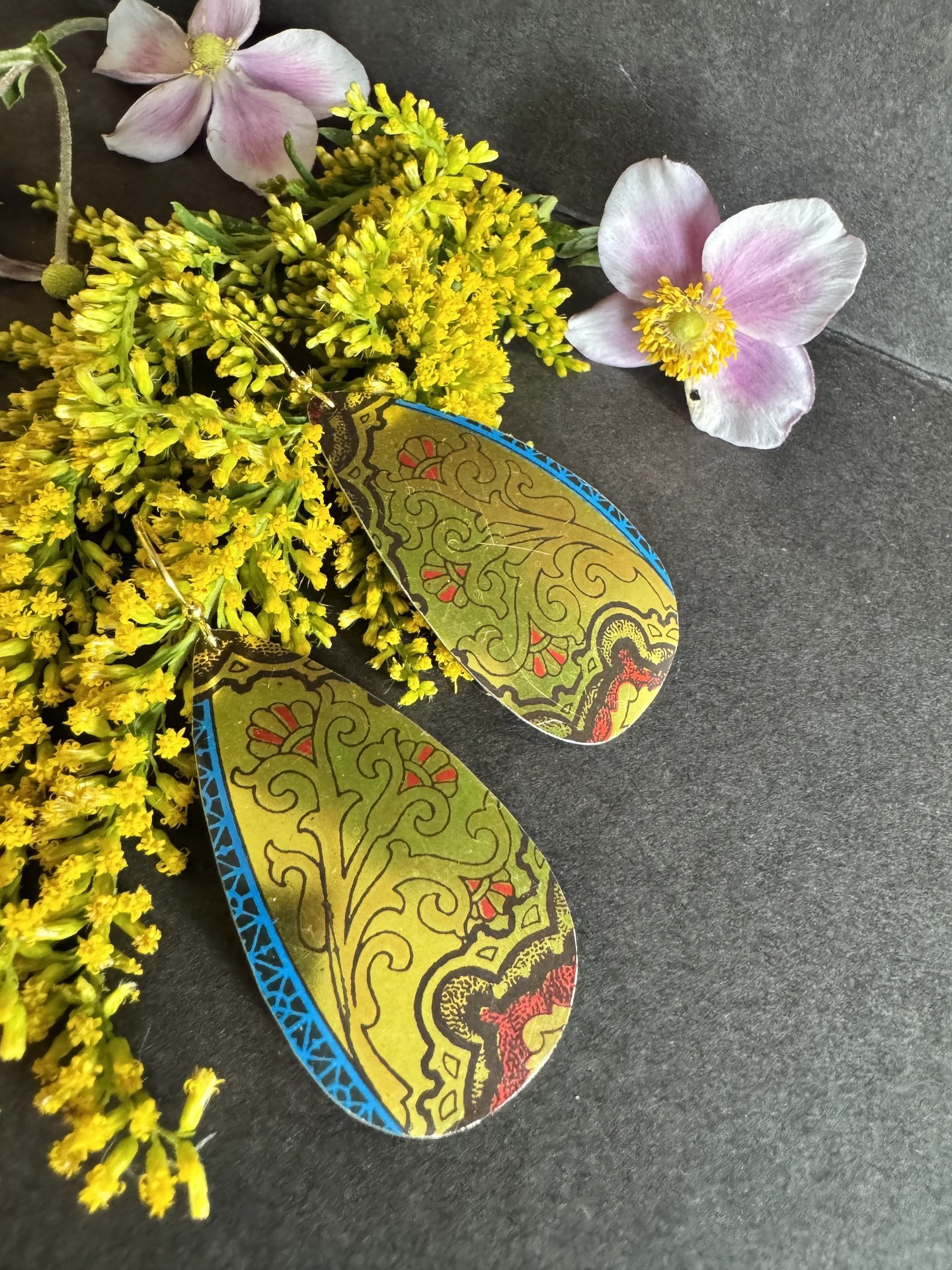 Flower Outlines Large Tear Shiny Tin Earrings